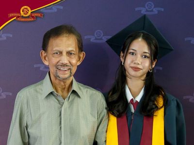 Momen Sultan Brunei Hadiri Kelulusan Sekolah Putri Ameerah Wardatul Bolkiah