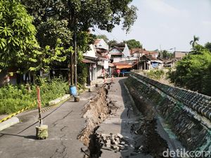 Talud Sungai Cilandak di Semarang Ambles Bakal Ditanggul Karung Pasir