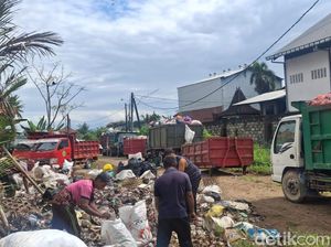 Tumpukan Sampah di Jalanan Tabanan Dipilah di Kantor DLH
