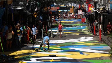 Warna-warni Mural Hiasi Kota Jelang Piala Dunia