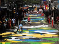 Warna-warni Mural Hiasi Kota Jelang Piala Dunia