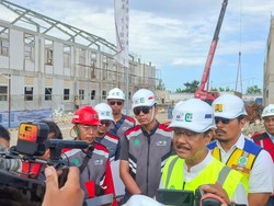 Mensos Tinjau Pembangunan Sekolah Rakyat Garapan Waskita Karya di Surabaya