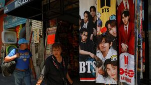 Demam BTS Bikin Penjualan Merchandise Melonjak