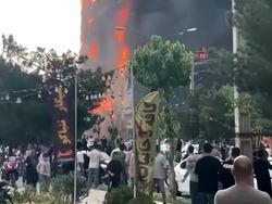 Video Kebakaran Pusat Perbelanjaan di Iran, 8 Orang Tewas