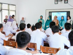 Talkshow di SMAN 9 Gowa, Ketum TP PKK Dorong Siswa Asah Bakat & Potensi