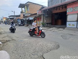 Warga Keluhkan Sejumlah Ruas Jalan di Kecamatan Percut Sei Tuan Rusak Parah