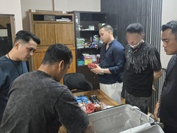 Polisi Tangkap WN China di Apartemen Jakut, Sita 2,7 Kg Cairan Narkoba