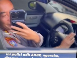 Jangan Tiru Aksi Polisi Kalsel Merokok Sambil Nyetir! Bakal Didenda