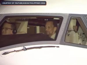 Sultan Brunei Terbangkan Sendiri Pesawat ke Filipina untuk Hadiri KTT ASEAN