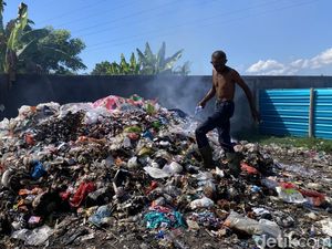 Tak Ada Solusi, TOSS Gelgel Terpaksa Bakar Sampah Residu demi Kurangi Bau