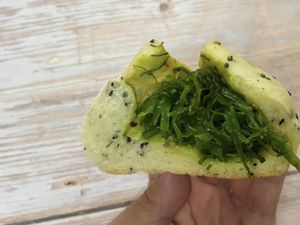 Uniknya Roti Isi Rumput Laut Buatan Toko Legendaris Sejak 1920