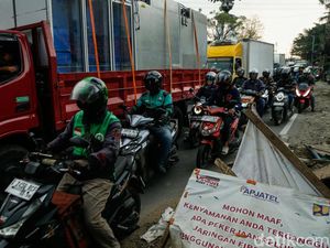 Perbaikan Jalan Picu Kemacetan Panjang di Bekasi