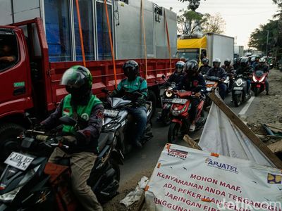 Perbaikan Jalan Picu Kemacetan Panjang di Bekasi
