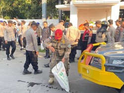 Kritik Ragam Persoalan Indramayu, Warga Lempar Puluhan Ular