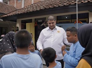 Anggota DPR Rajiv Salurkan 50 PIP bagi Siswa SLB di Lembang
