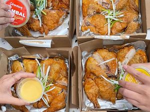 7 Ayam Goreng Satu Ekor di Jakarta yang Enak Buat Makan Rame-Rame