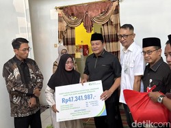Bupati Subandi Berikan Santunan BPJS ke Keluarga Almarhum Kades Buncitan
