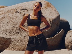 Burberry Rilis Koleksi Baju Nge-gym Mewah, Bra Olahraga Dibanderol Rp 9 Juta