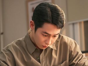 Potret Lee Jae Wook Jadi Dokter di Pulau Terpencil