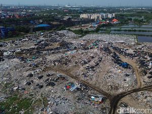 Gunungan Sampah Liar Cemari Kawasan Cilincing