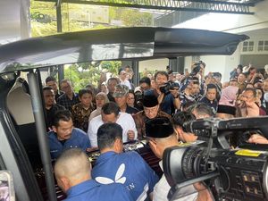 Jenazah Anggota BPK Haerul Saleh Diberangkatkan dari Rumah Duka