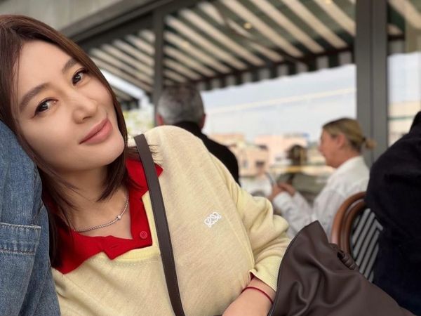 Pesona Aktris Kim Hye Soo di Usia 56, Gayanya Pakai Rok Mini Jadi Sorotan
