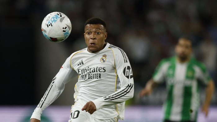 Kylian Mbappe sudah berlatih lagi, bisa main di El Clasico?