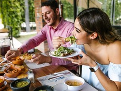 Terlihat Sederhana, Makan Pakai Tangan Punya 5 Efek Positif untuk Tubuh