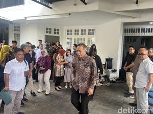Melayat ke Rumah Duka, Menkop Kenang Anggota BPK Haerul Saleh Sosok Baik