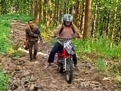 Jabar Hari Ini: Perjuangan Guru di Pelosok Sukabumi