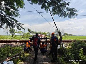 KAI Daop 8 Surabaya Tutup 139 Perlintasan Liar