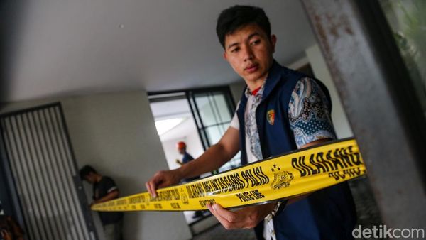 Polisi Olah TKP Kebakaran Rumah Anggota BPK Haerul Saleh