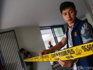 Polisi Olah TKP Kebakaran Rumah Anggota BPK Haerul Saleh