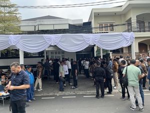 Rumah Duka Anggota BPK Haerul Saleh Mulai Ramai Pelayat dan Karangan Bunga