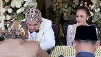 Aksa Resmi Nikahi Yosika Ayumi, Soimah Menangis Haru