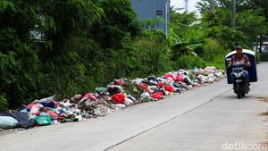 Tumpukan Sampah Liar di Pamulang Kian Meresahkan