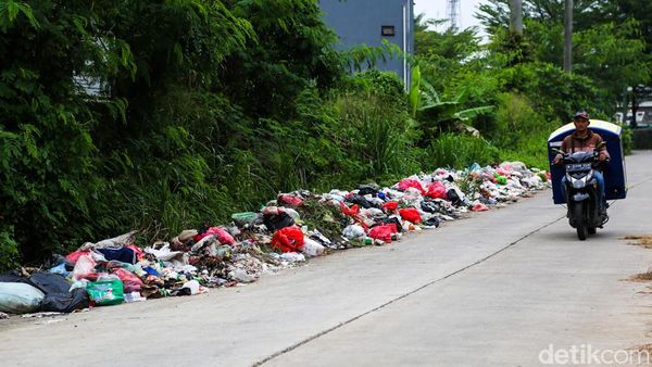 Tumpukan Sampah Liar di Pamulang Kian Meresahkan