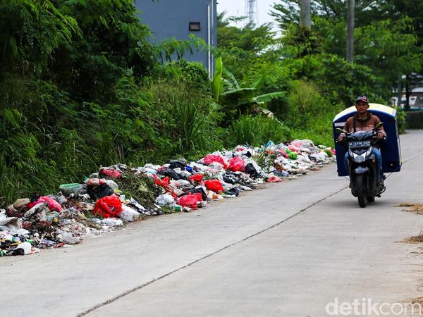 Tumpukan Sampah Liar di Pamulang Kian Meresahkan