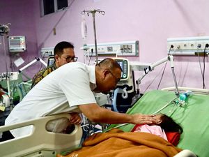 Andre Rosiade Bantu Biaya Pengobatan Balita Korban Dugaan KDRT di Solok