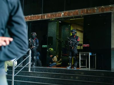 Brimob Jaga Perkantoran di Hayam Wuruk Terkait Penggerebekan Kasus Judol