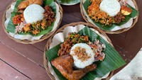 Blusukan Sarapan Nasi Jinggo dan Ayam Bakar Bali di dalam Perumahan