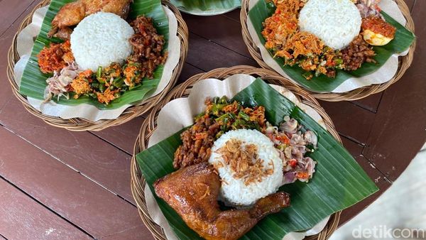 Blusukan Sarapan Nasi Jinggo dan Ayam Bakar Bali di dalam Perumahan