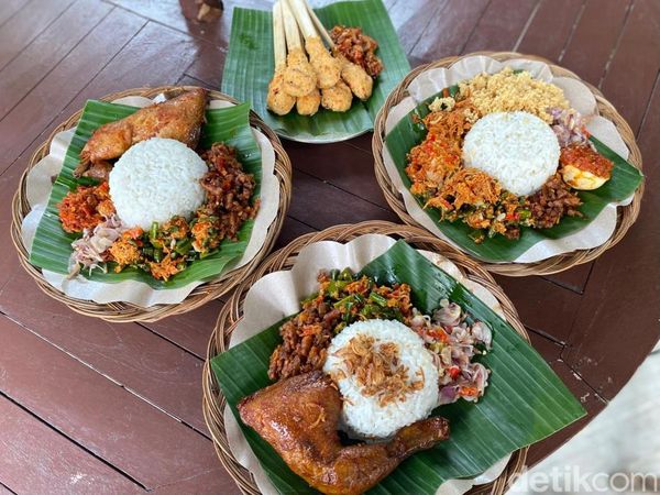 Blusukan Sarapan Nasi Jinggo dan Ayam Bakar Bali di dalam Perumahan