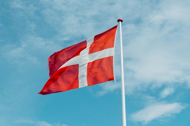 Denmark menawarkan sistem kuliah S3 gratis dengan konsep unik karena sebagian besar mahasiswa doktoral justru menerima gaji selama melakukan penelitian.
