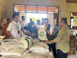 Direktur Keuangan Bulog Tinjau Penyaluran Beras- Minyak Goreng di Banyuasin