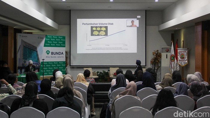 Edukasi Perawatan Bayi Prematur Peringati International Nursing Day Sejumlah suster/perawat mengikuti seminar keperawatan dalam rangka International Nursing Day Event 2026 di Ruang Auditorium Lantai 8 RSU Bunda Jakarta, Sabtu (9/5/2026). Seminar tersebut mengangkat tema “Optimalisasi Tumbuh Kembang Bayi Prematur Melalui Intervensi Dini”.