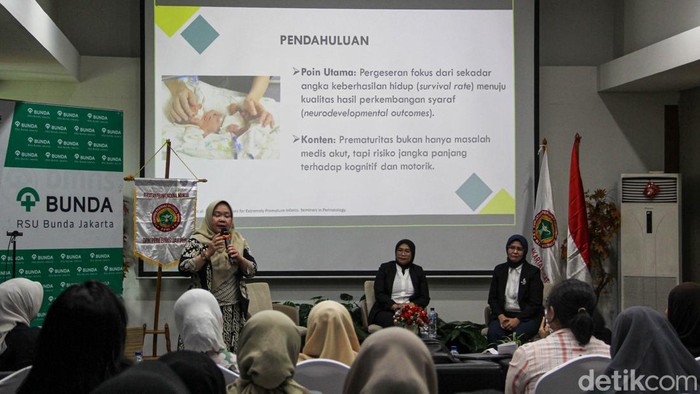 Sejumlah suster/perawat mengikuti seminar keperawatan dalam rangka International Nursing Day Event 2026 di Ruang Auditorium Lantai 8 RSU Bunda Jakarta, Sabtu (9/5/2026). Seminar tersebut mengangkat tema “Optimalisasi Tumbuh Kembang Bayi Prematur Melalui Intervensi Dini”.