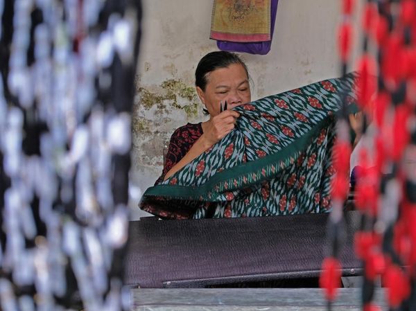 Industri Sarung Goyor Terdampak Konflik Timur Tengah
