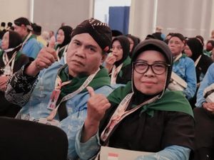 Jemaah Haji Gunungkidul Pakai Blangkon di Tanah Suci, Jadi Penanda Rombongan