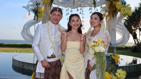 Jennifer Coppen Menangis Haru Dampingi Ayah Menikah di Bali